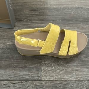 Brand New Yellow/Tan Vionic Sandals